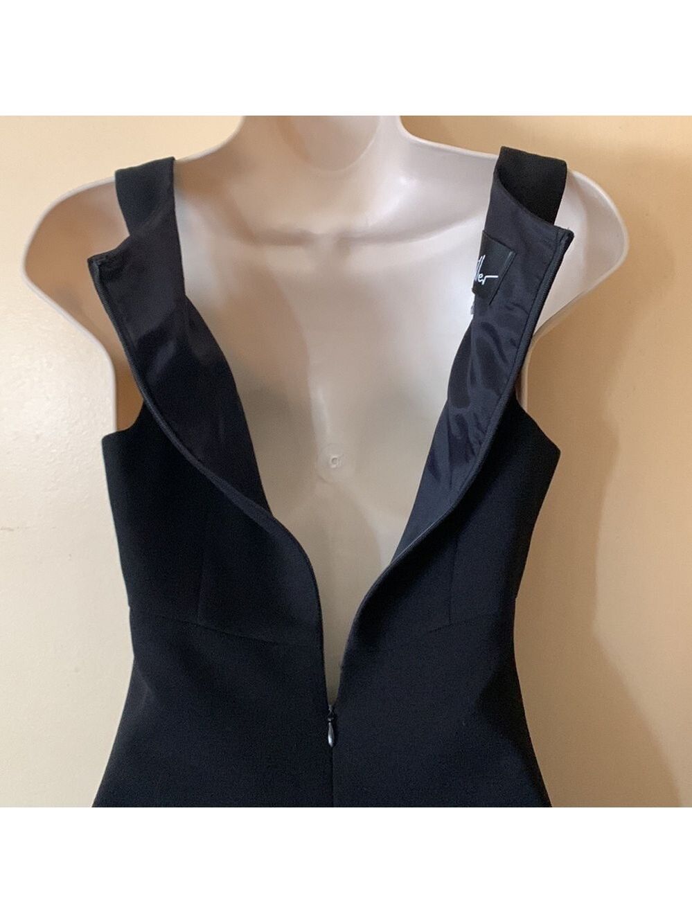 Nicole Miller little black dress size 2 - Picture 6 of 10